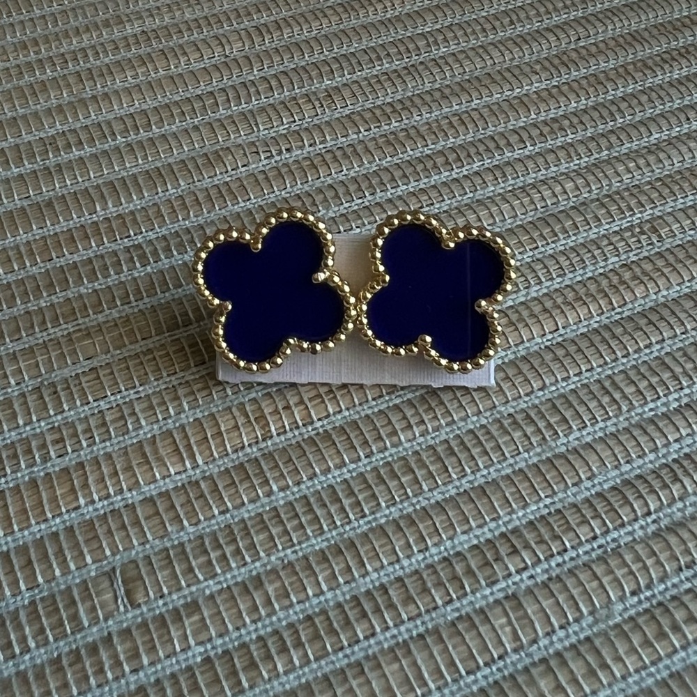 ⭐️-Gold and navy Blue Clover stud  Earrings